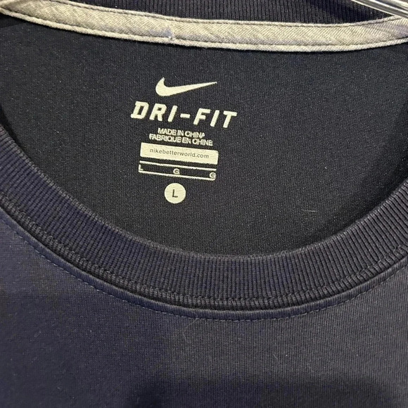Nike Tee Dri Fit (92AM) preowned clean smoke free no torn or worn spots - Picture 2 of 3